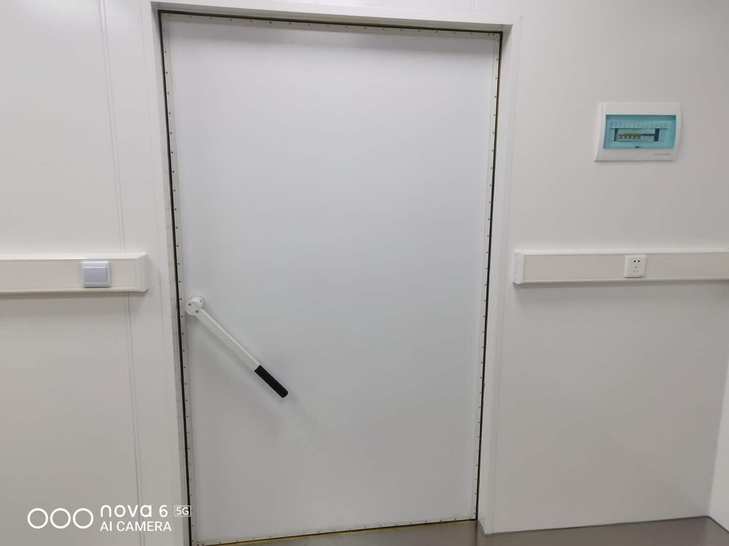 ESD屏蔽门内